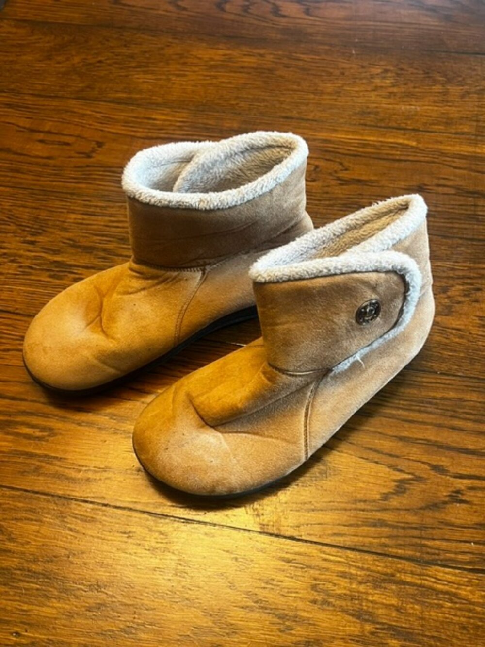 Women's Vionic Ankle Boot. Size 7. Beige Suede, Arch Support! Good Con!